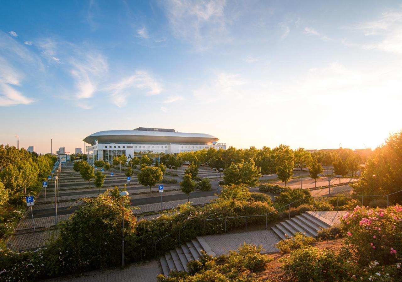 Hostel MHG Exterior foto The stadium at sunset